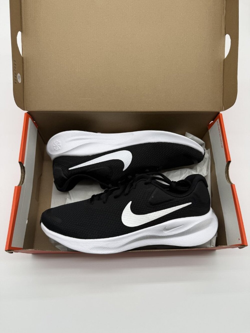 New Nike Revolution 7 Shoes Men's Size 10 Black White Running Comfort FB2207 001